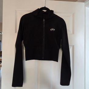Black Kinga Wear cropped zip up athletic jacket, size 10
