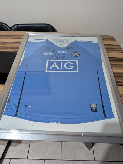Framed and signed Dublin GAA jersey JIM Galvin and key players
