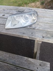 VW Touareg Passenger Headlight