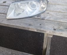 VW Touareg Passenger Headlight