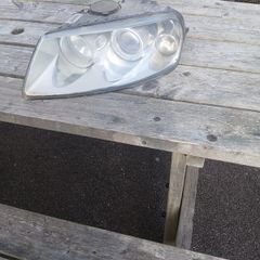 VW Touareg Passenger Headlight