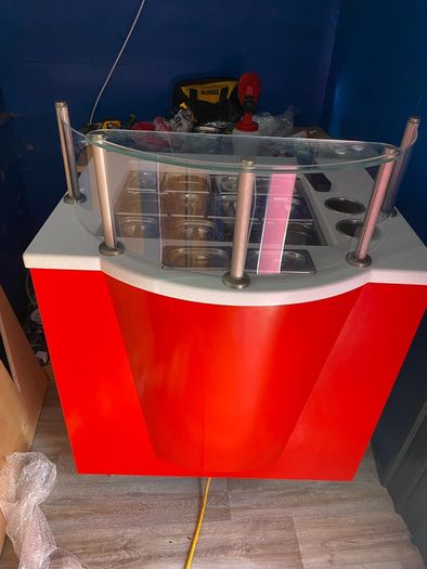 Ice cream toppings unit