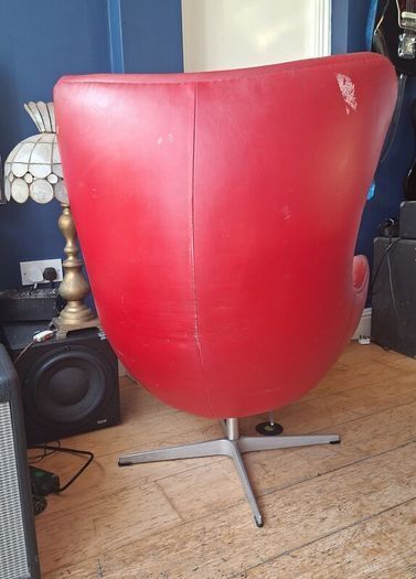 Arne Jacobsen replica egg chair in red