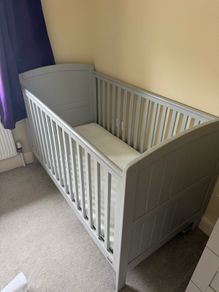 Mamas and Papas cot bed and dresser/changer