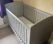 Mamas and Papas cot bed and dresser/changer