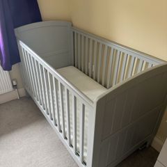 Mamas and Papas cot bed and dresser/changer