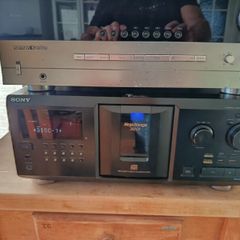 hi fi Sony 300 cd juke box and Harmon kardon amp