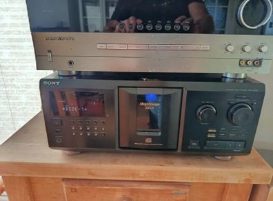 hi fi Sony 300 cd juke box and Harmon kardon amp