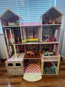 Dolls Mansion House