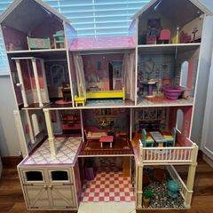 Dolls Mansion House