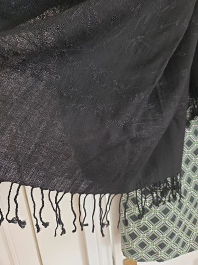 Avoca Black scarf