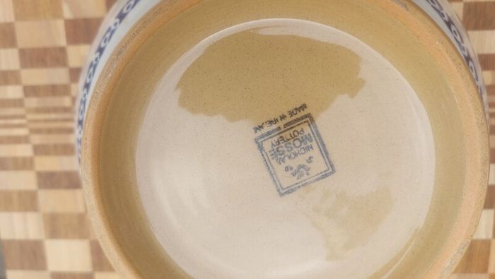 Beautiful Nicholas Mosse Large Bowl in the Popular but Discontinued Kilfane Rose Pattern, Circa 1996-2004