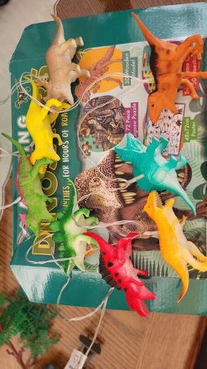 dinosaur truck & dinos