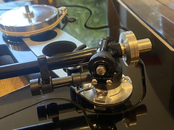 Rega RP8 Planar 8 Turntable with RB808 Tonearm and TTPSU Speed Control Power Supply Unit