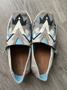 Toms boys shoes size 10uk