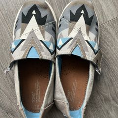 Toms boys shoes size 10uk