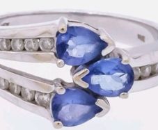 Stunning Tanzanite and Diameter crossover ring 14k