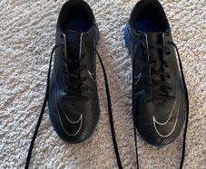 Size 4.5 Nike Mercurial Astro football boots