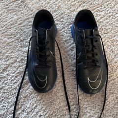 Size 4.5 Nike Mercurial Astro football boots