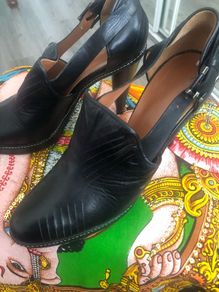 Size 40 Designer heels by Nicole Farhi