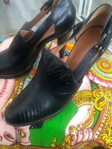 Size 40 Designer heels by Nicole Farhi