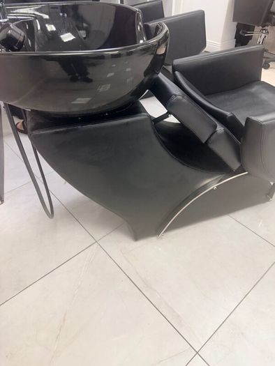 Hairdresser back wash