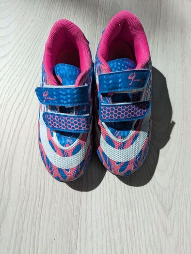 Girls Astro turf football boots