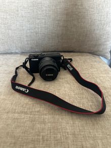 Canon Eos M100