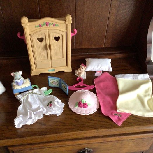 Vintage 90s Fisher price Briar berry "Berry Beth bear "W/ Accesories