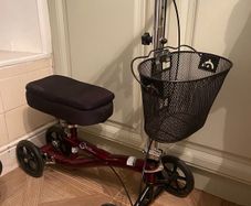 Knee scooter medical grade
