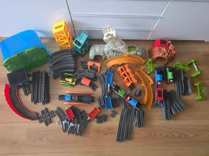 Thomas & Friends over 12m+  of tracks + 7 trains [90+ pieces set]