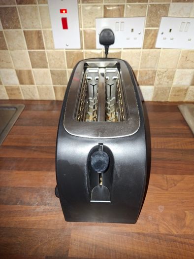 Cookworks XB8133 4 Slice Toaster with Defrost Function 1500W Stainless Steel