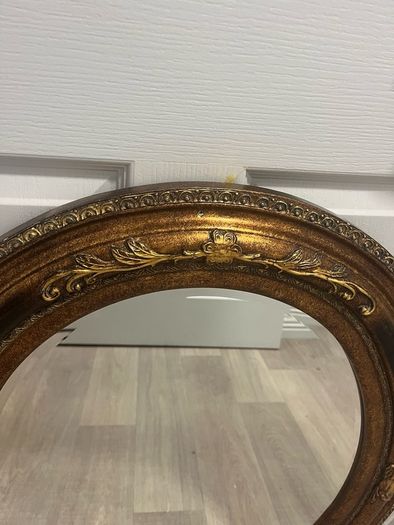 Round mirror