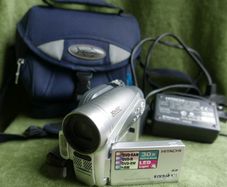 Hitachi Multi Format+ DVD SD card Cam Digital Zoom