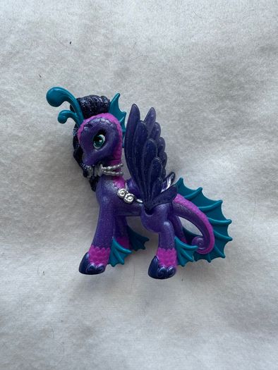 Hatchimals Pixies Riders Seastallion Glider Used Please look at the pictures