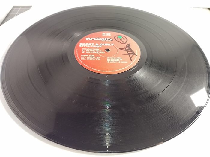 Short & Curly - Gettin Funky - Strawberry Records - SCARCE 90s PIANO House BANGER! Condtion: EXCELLENT to Near MINT!