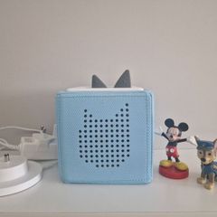 Toniebox w charger & 2 tonies