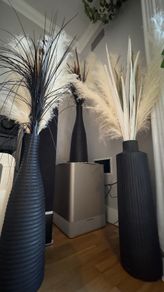3 Black vases with fluffy pampas