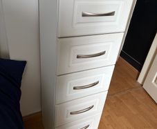 chest of drawers