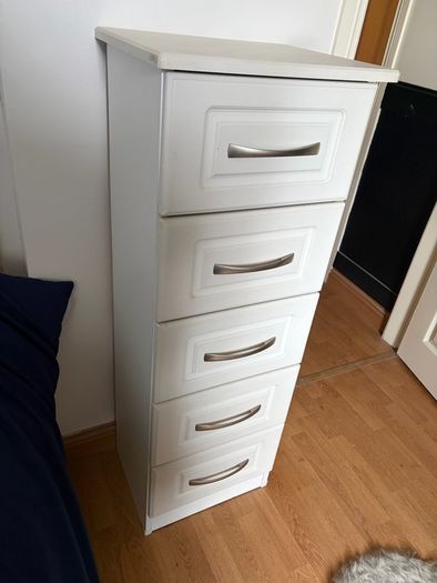 chest of drawers