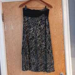 Per Una Wrap Effect  Patterned Skirt.  S.10.  Available  Until The 21st November  2025.