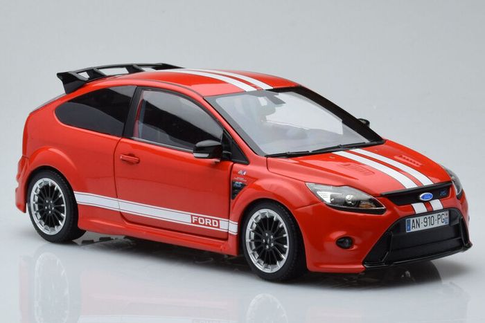 Ford Focus RS mk2 Le Mans Edition 2010 New in Box 1/18