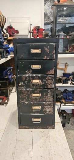 metal set of drawerw