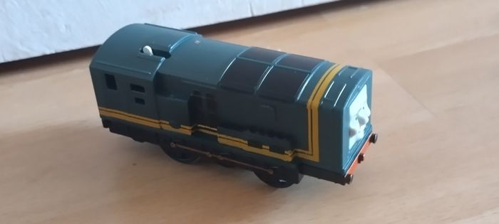 Thomas and friends Trackmaster Motorised trains with track and carriages