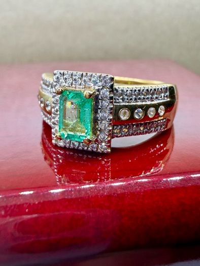 Emerald & Natural Zircon Ring
