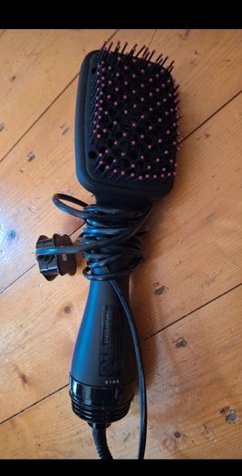 Revlon One-Step Hair Dryer and Styler 2-in-1 hot air styling tool