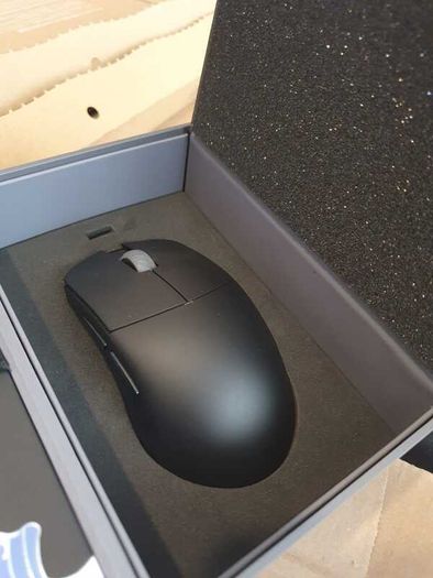 Lamzu Atlantis Mini 49g  Ultra light Gaming Mouse + Sapphire Skates upgrade