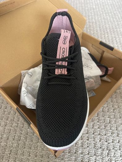 Ladies Crosshatch Size 5 (New)