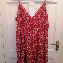 Red and white floral dress size 18 to 20