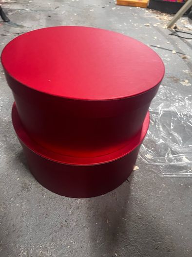 Hat boxes round two sizes. 3 colours